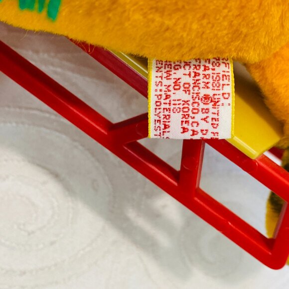 Vntg GARFIELD TAKES THE MOUNTAIN On Red Sled Dakin 1981 Christmas 9" Plush EUC - Picture 8 of 8